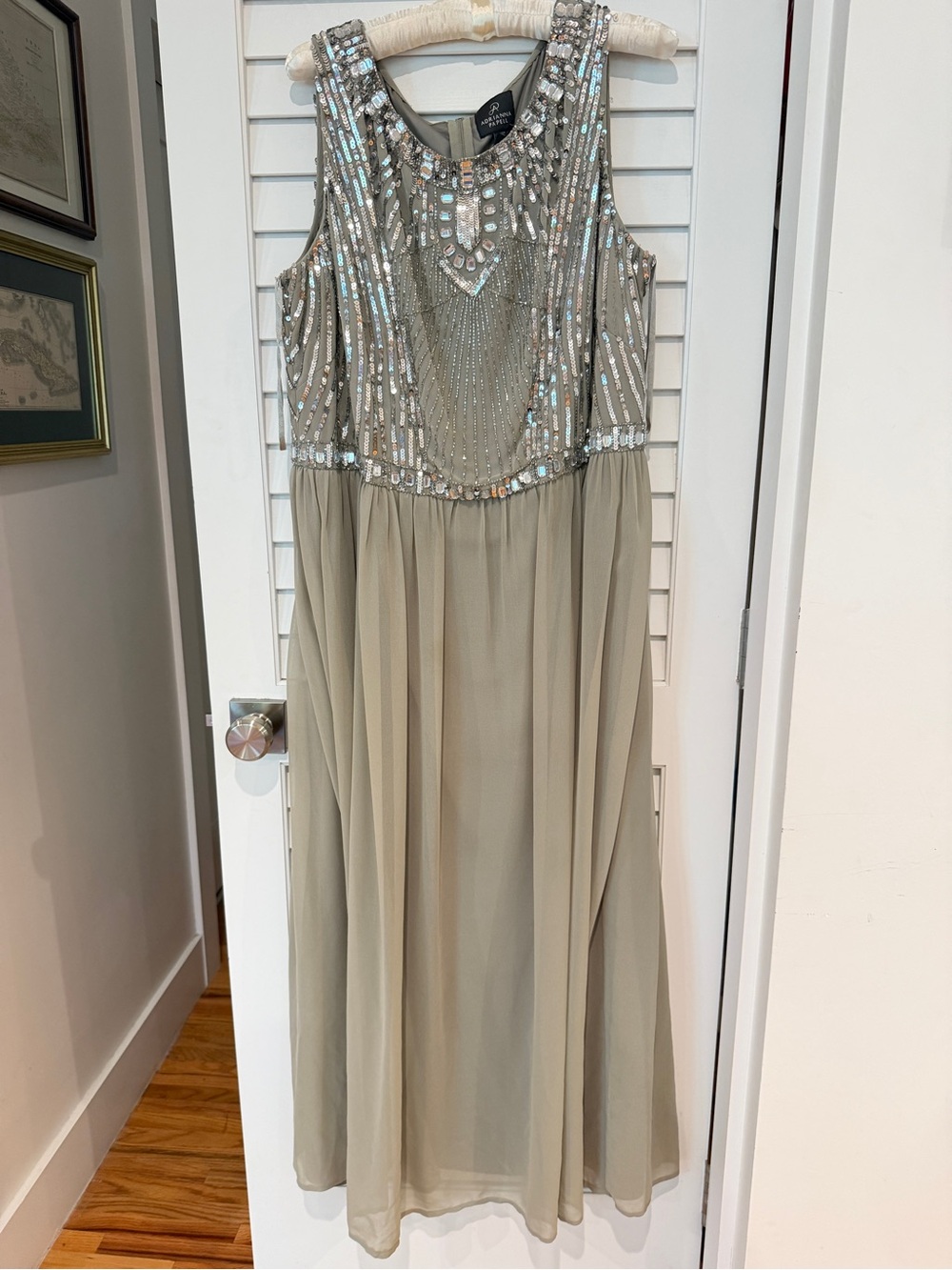 Adrianna Papell Formal Dress Sz 18W MOB Sequins Gray Gown Wedding Guest Plus